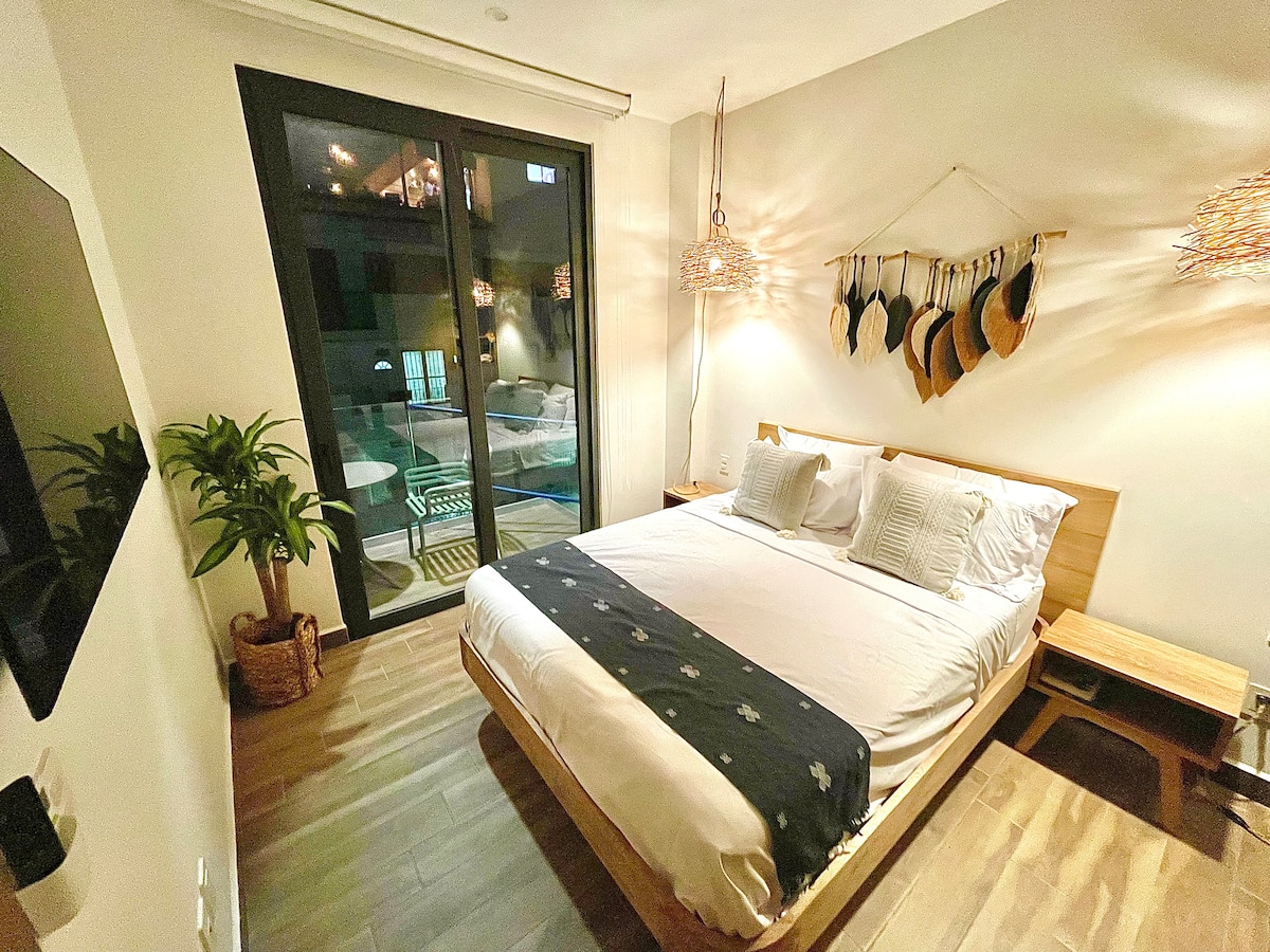 Master bedroom with queen bed and boho decor — Oporto 405